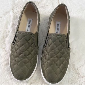 STEVE MADDEN olive green Ecentrcq slip on